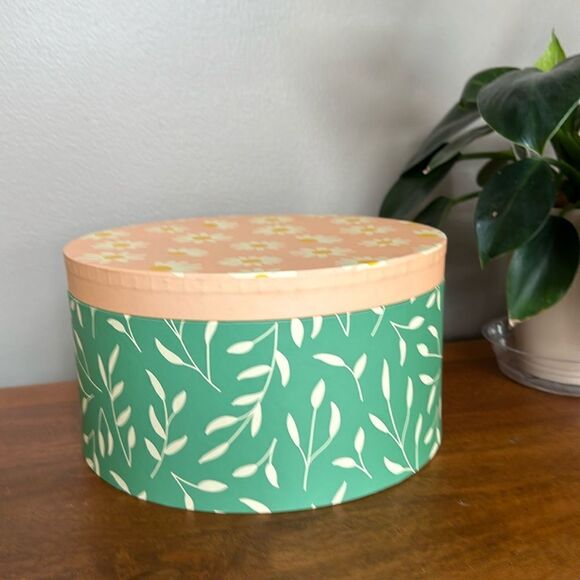 Harry & David Mother’s Day Hatbox! - Picture 3 of 7